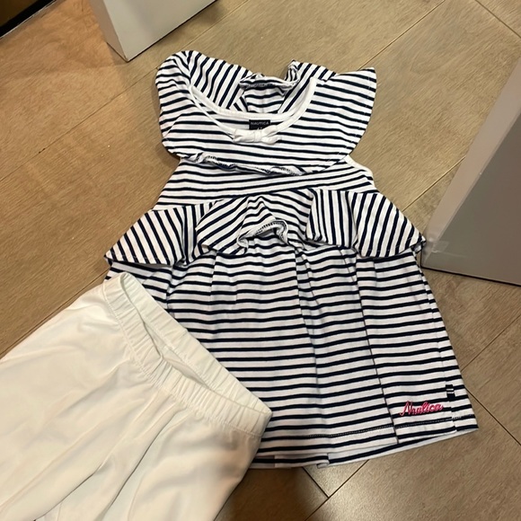 Nautica outfit for a little girl 4t - Picture 1 of 3